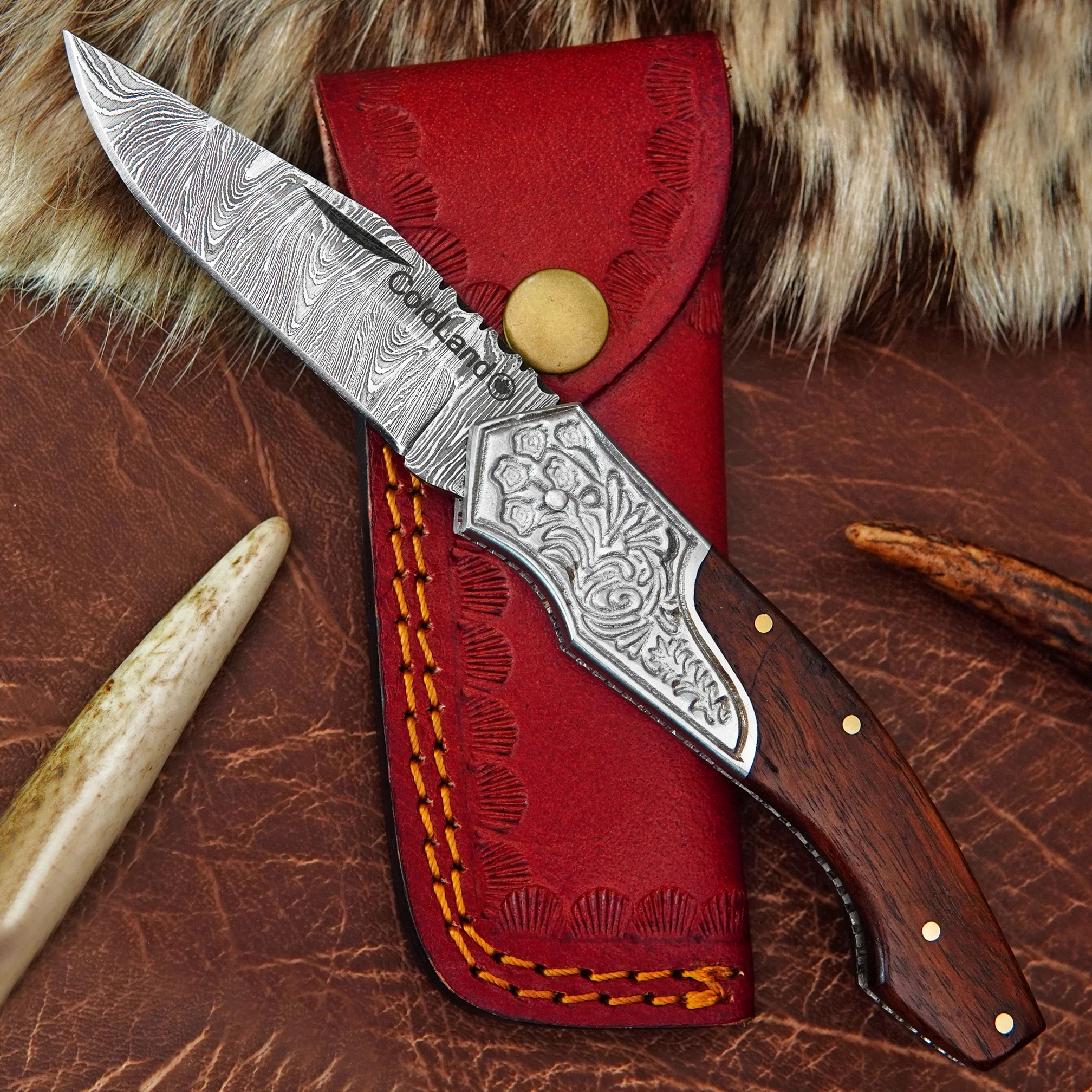FOLDING KNIVES